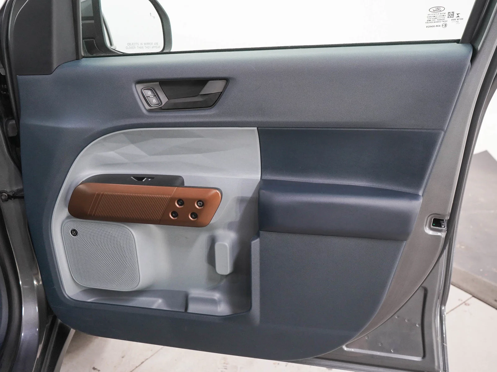 Used 2022 Gray Metallic Ford Lariat image 12
