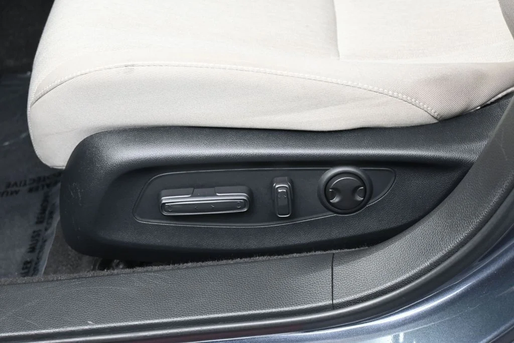 Used 2025 Gray Honda SE image 11