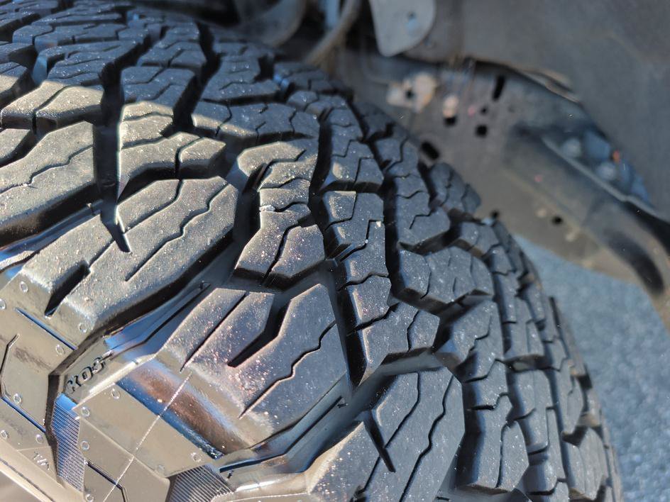 Used 2023 Azure Gray Metallic Ford Tremor image 29