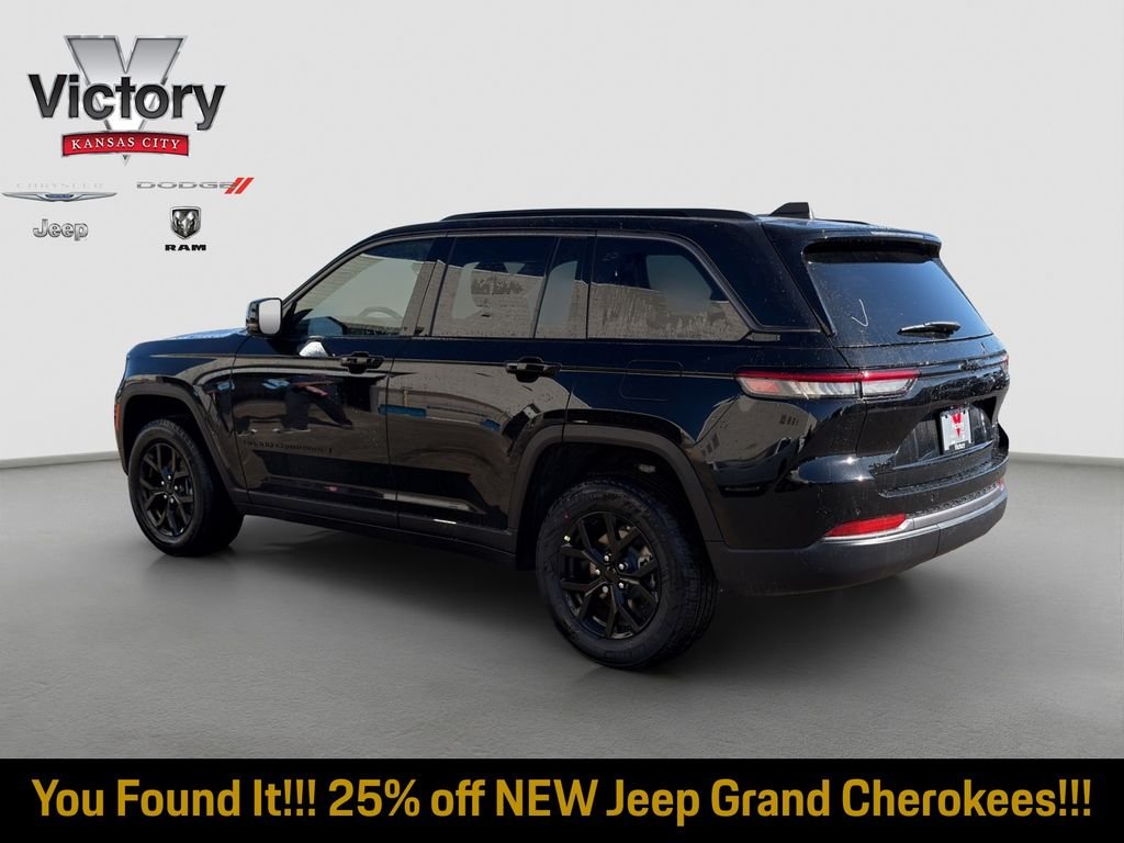 New 2026 Diamond Black Crystal Pearl-Coat Exterior Paint Jeep Altitude image 5