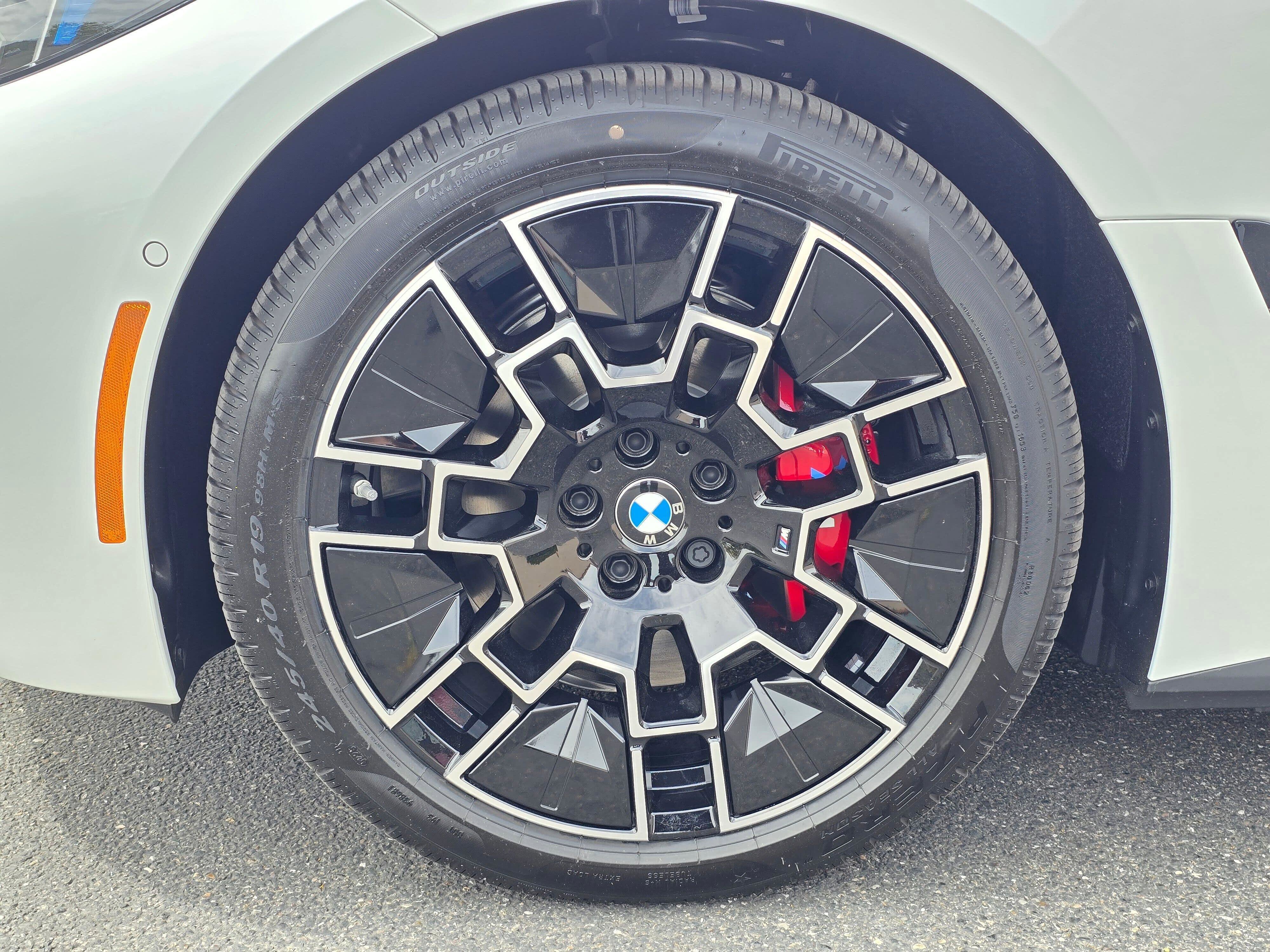 New 2026 Mineral White Metallic BMW xDrive40 image 8