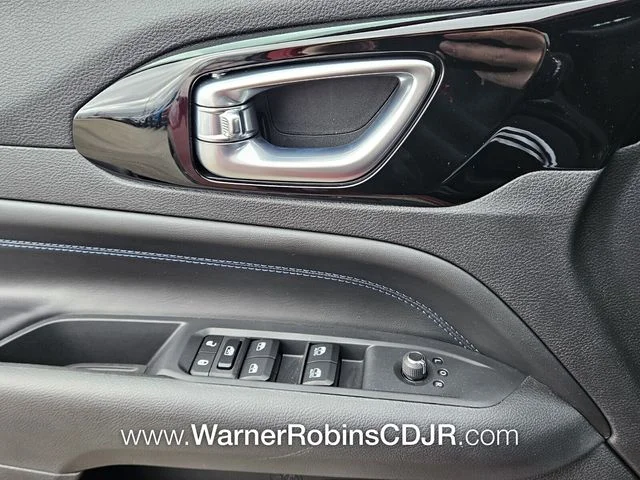New 2026 Red Hot Pearl-Coat Exterior Paint Jeep Latitude image 28