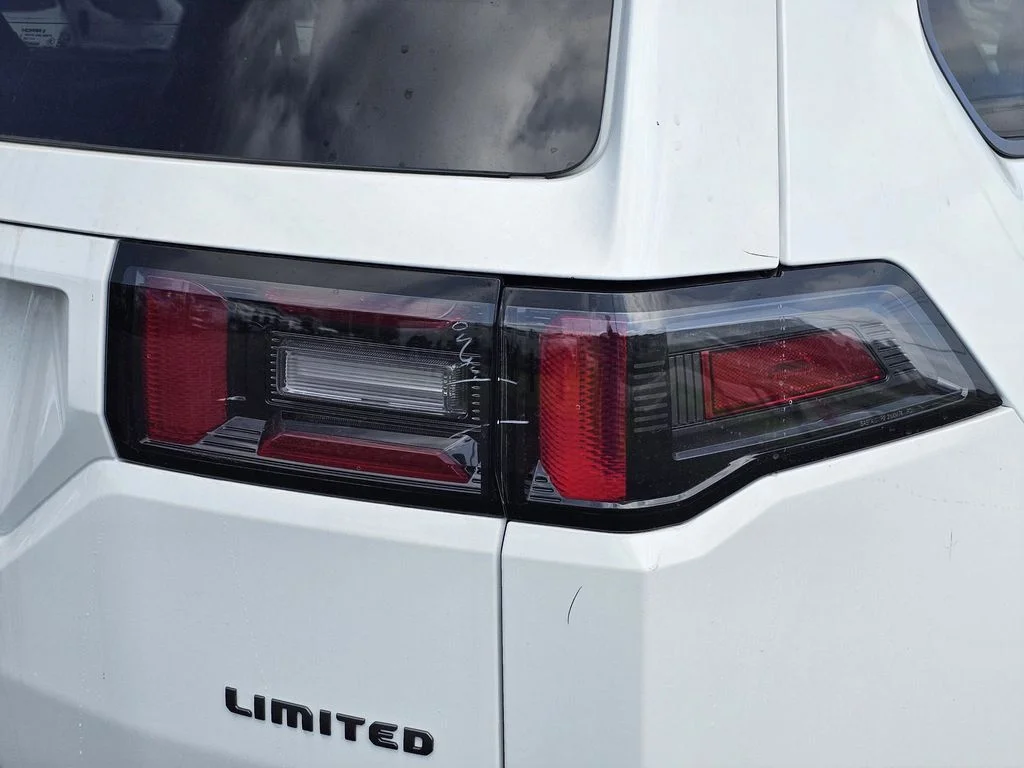 New 2026 Bright White Clear-Coat Exterior Paint Jeep Limited image 9