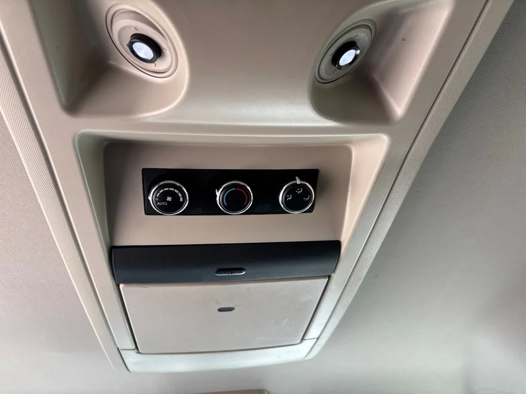 Used 2014 White Chrysler Touring image 20