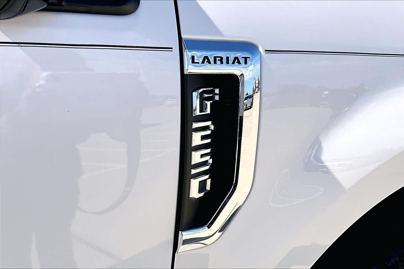 Used 2017 White Platinum Metallic Tri-Coat Ford Lariat image 31