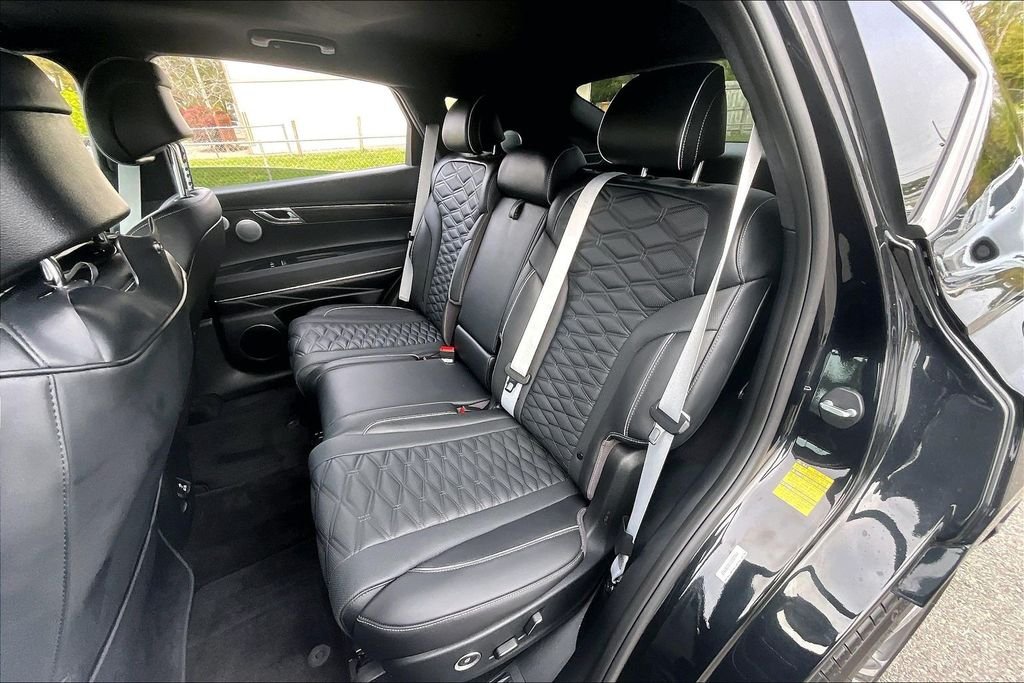 Used 2025 Black Genesis 3.5T e-SC image 19