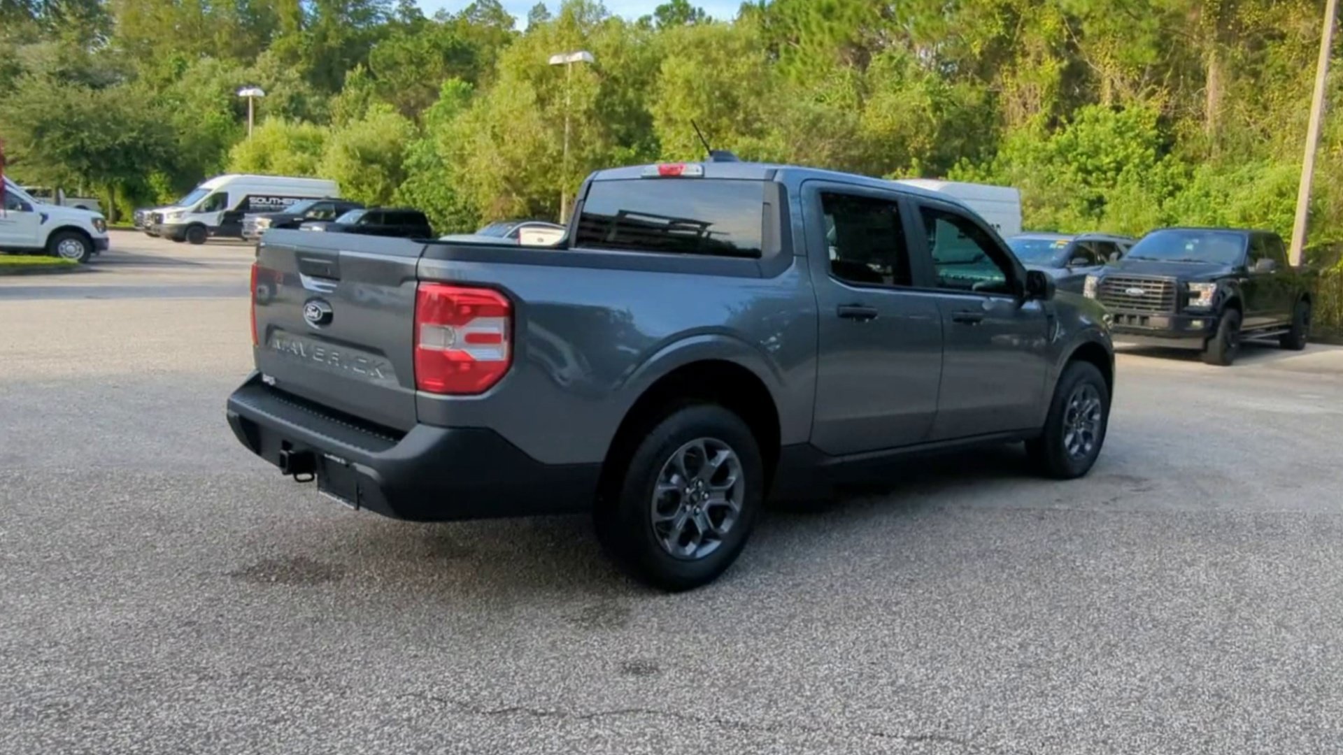 New 2026 Carbonized Gray Metallic Ford XLT image 25