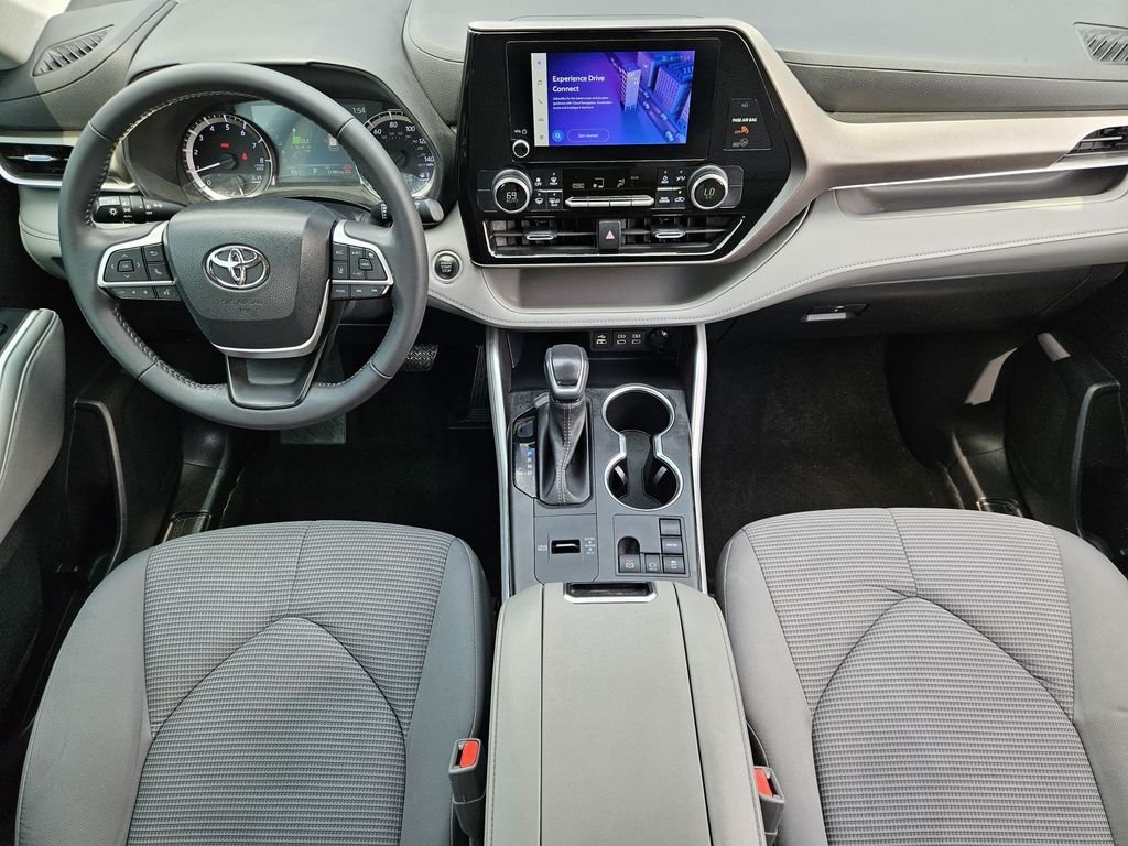 Used 2024  Toyota LE image 25