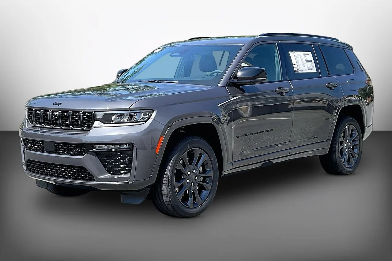 New 2026 Baltic Gray Metallic Clearcoat Jeep Limited Reserve image 4