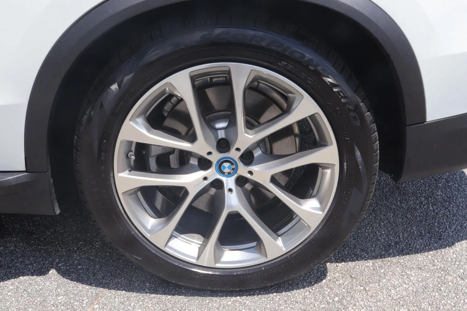 Used 2024 Alpine White BMW xDrive50e image 48