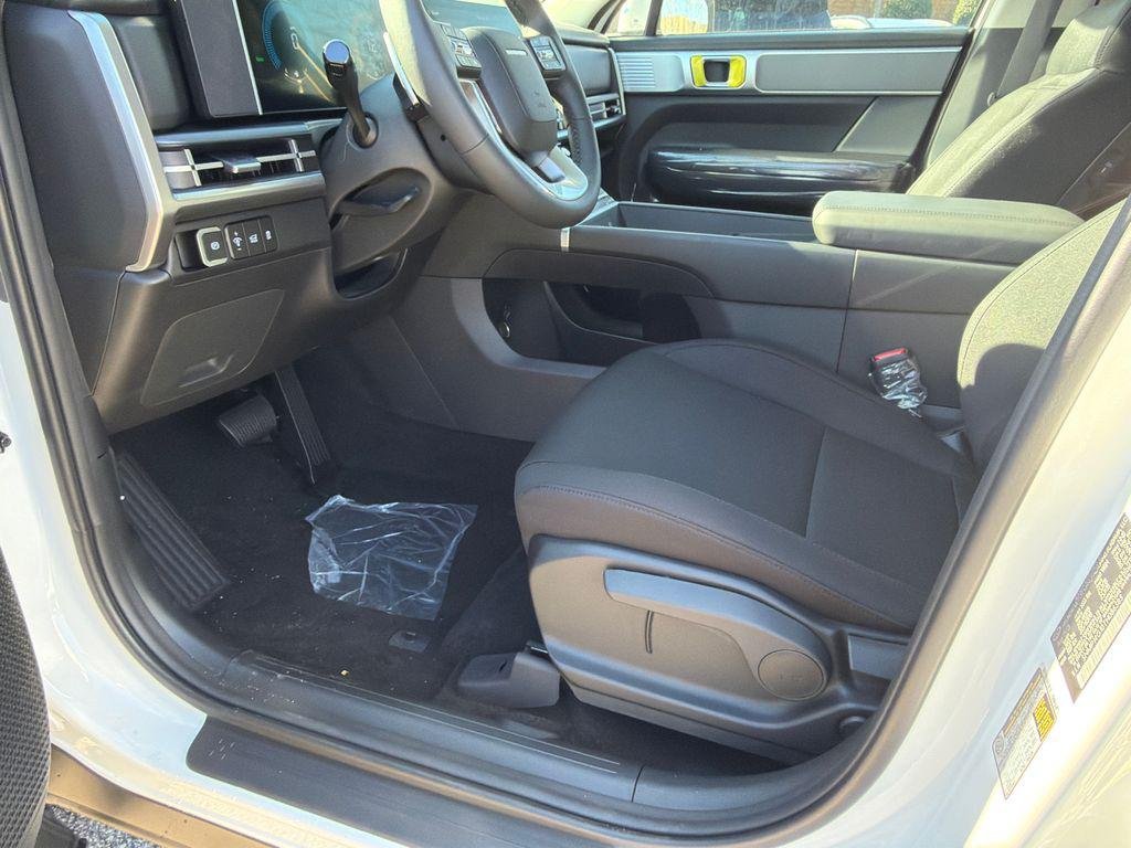 New 2026 White Hyundai SE image 9