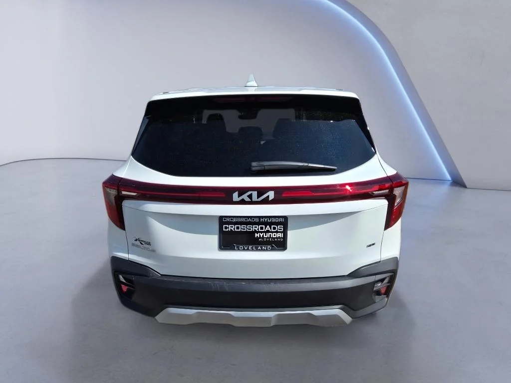 Used 2026 Snow White Pearl Kia LX image 5