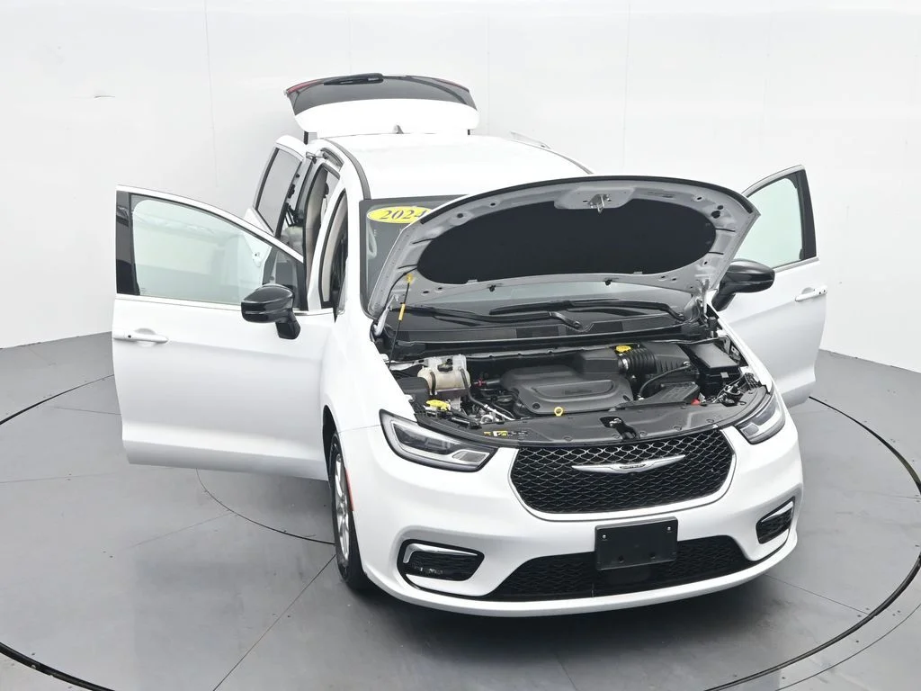 Certified Used 2024 Bright White Clearcoat Chrysler Touring L image 39