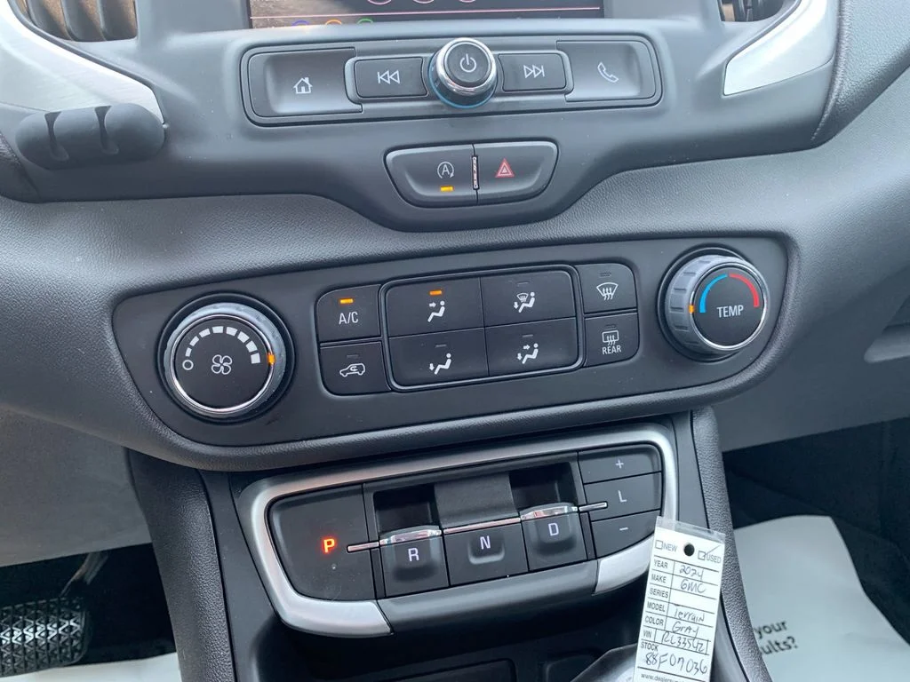 Used 2024 Silver GMC SLE image 22
