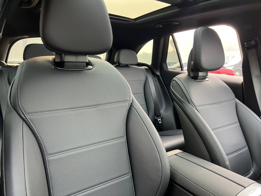 New 2026 Black Mercedes-Benz GLC 300 image 60