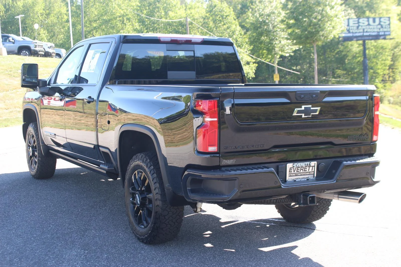 Used 2025 Black Chevrolet High Country image 5