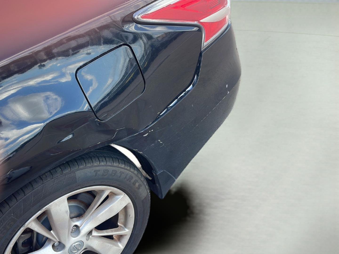 Used 2013 Super Black Nissan 2.5 SV image 2