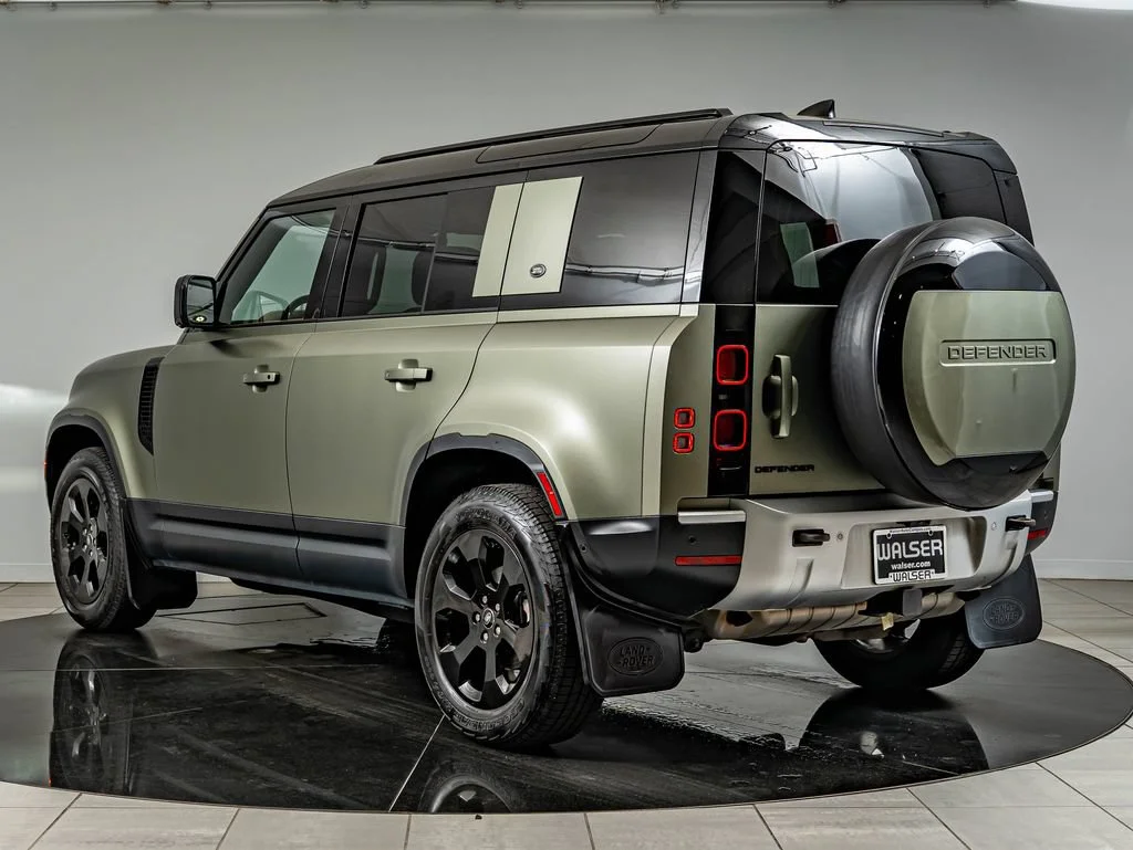 Used 2023 Pangea Green Metallic Land Rover S image 7