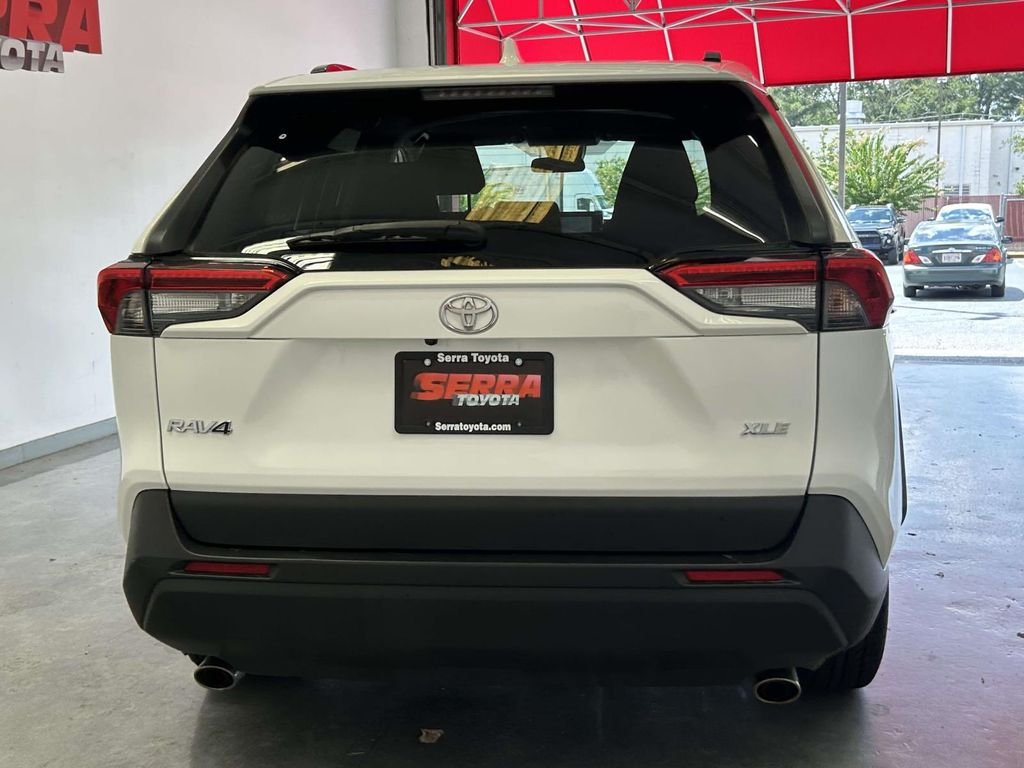 Used 2025 White Toyota XLE image 4
