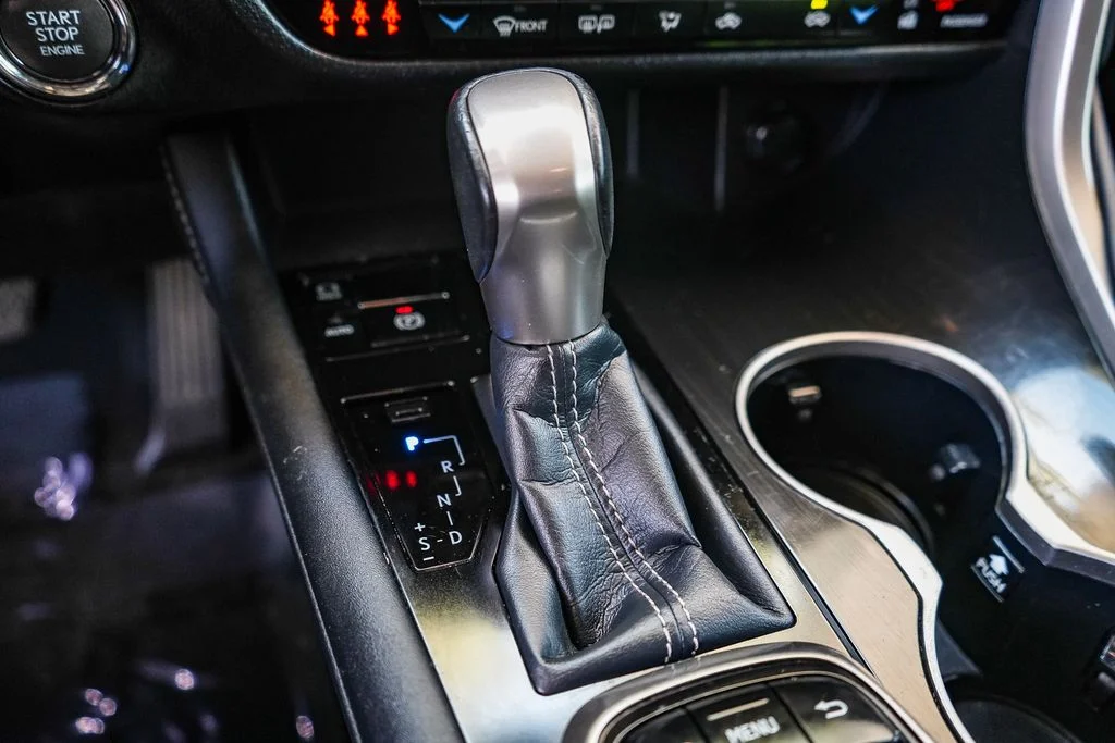 Used 2017 White Lexus 350 image 18