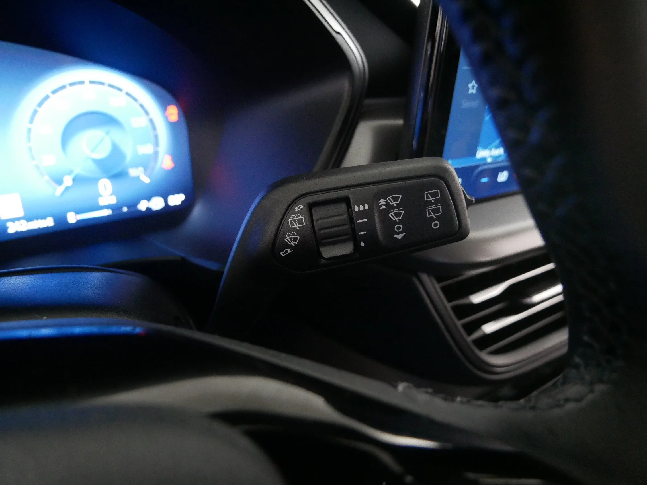 Used 2026 Vapor Blue Metallic Ford Active image 31