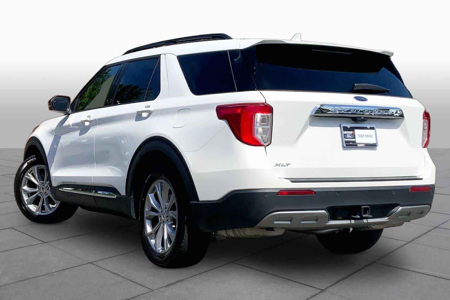 Used 2023 Star White Metallic Tri-Coat Ford XLT image 12