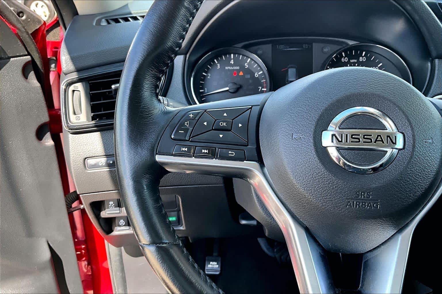 Used 2017 Palatial Ruby Nissan SL image 24