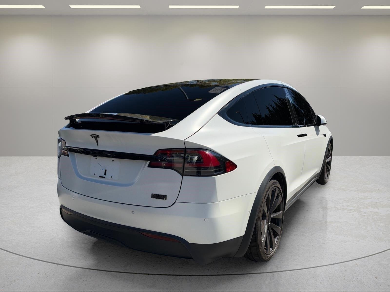 Used 2022 Pearl White Multi-Coat Tesla Plaid image 16