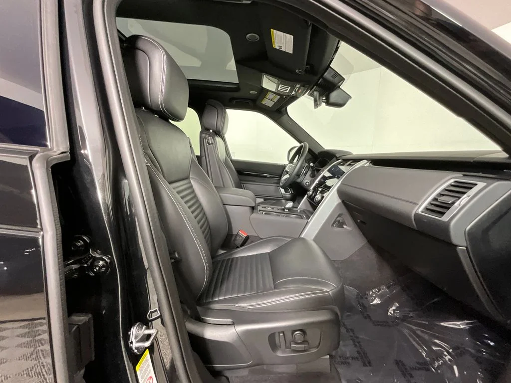 Certified Used 2025 Black Land Rover S image 21