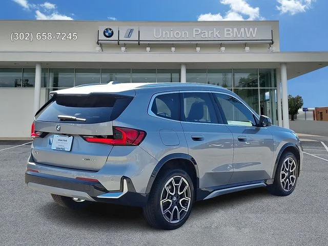 Used 2026 Space Silver Metallic BMW xDrive28i image 4