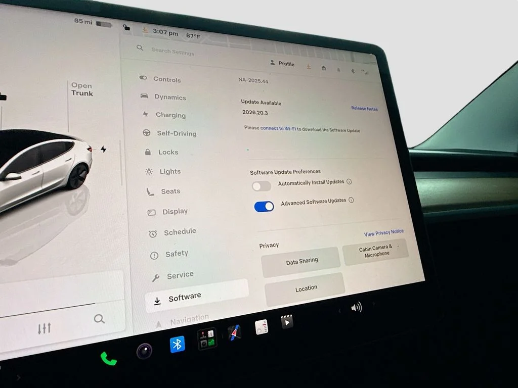 Used 2023 White Tesla Base image 33
