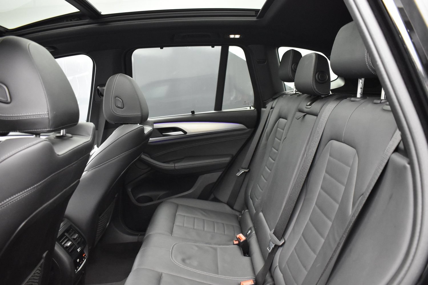Used 2021 Black BMW xDrive30i image 8