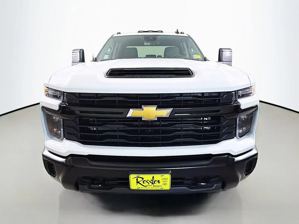 New 2026 Summit White Chevrolet WT image 2