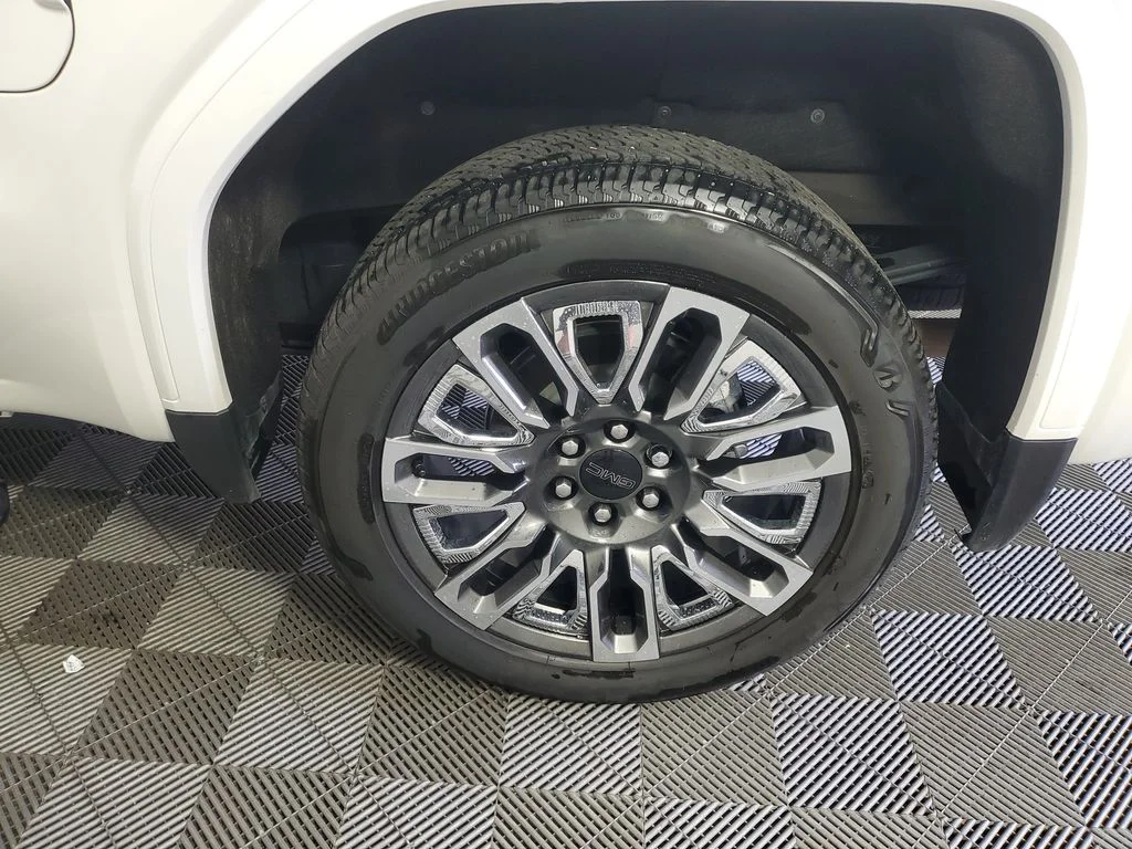 Used 2025 White GMC Denali Ultimate image 35