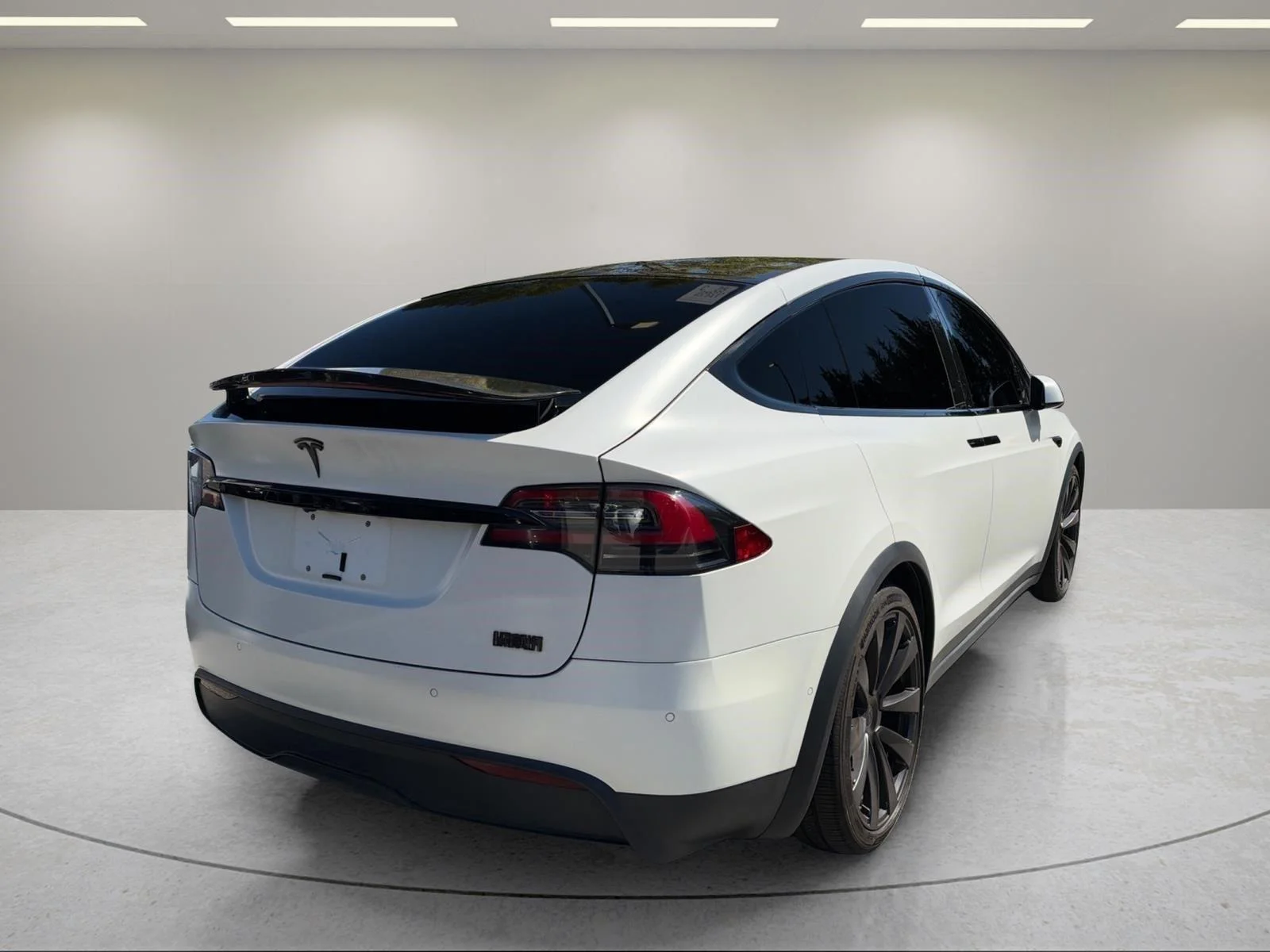 Used 2022 Pearl White Multi-Coat Tesla Plaid image 16