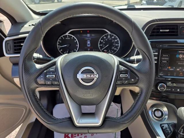 Used 2023 White Nissan Platinum image 29
