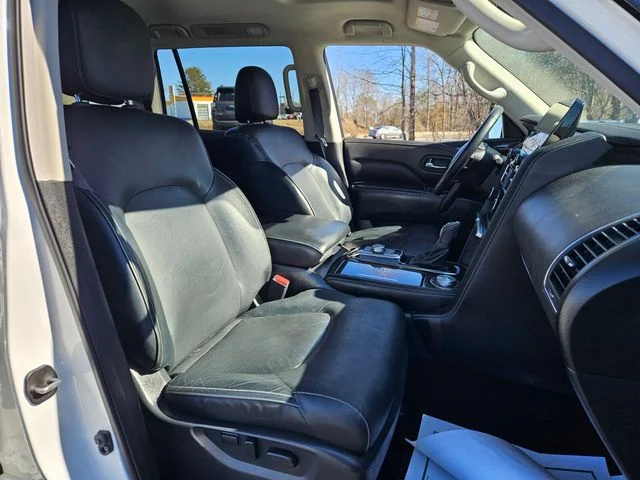 Used 2024 White INFINITI LUXE image 20