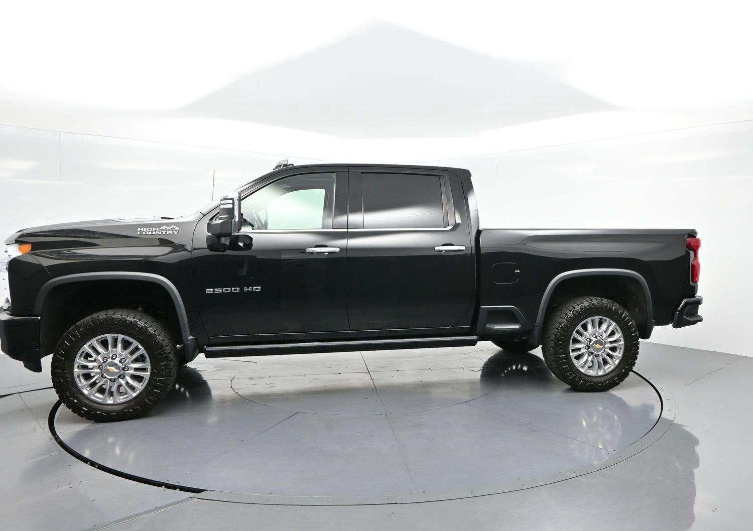 Used 2023 BLACK Chevrolet High Country image 3