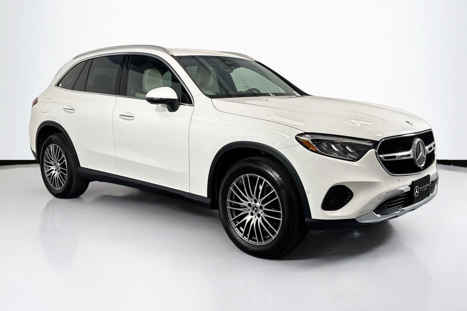 Used 2025 Polar White Mercedes-Benz GLC 300 image 3