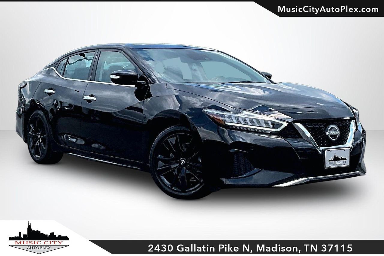 Used 2023 Super Black Nissan SL image 1