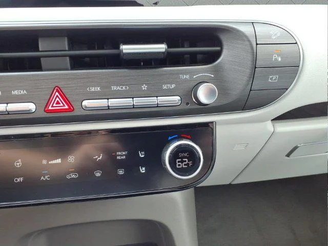 New 2026 White Hyundai SEL Premium image 25