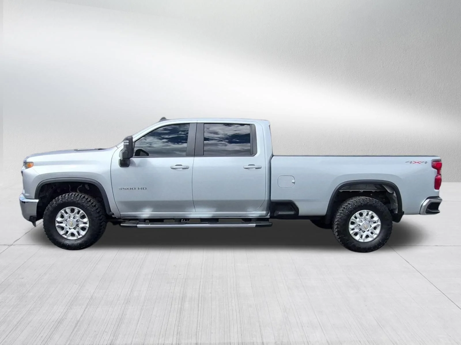 Used 2023 Silver Ice Metallic Chevrolet LT image 2
