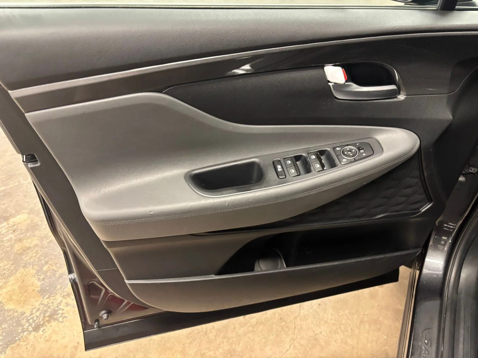 Used 2023 Gray Hyundai SE image 18
