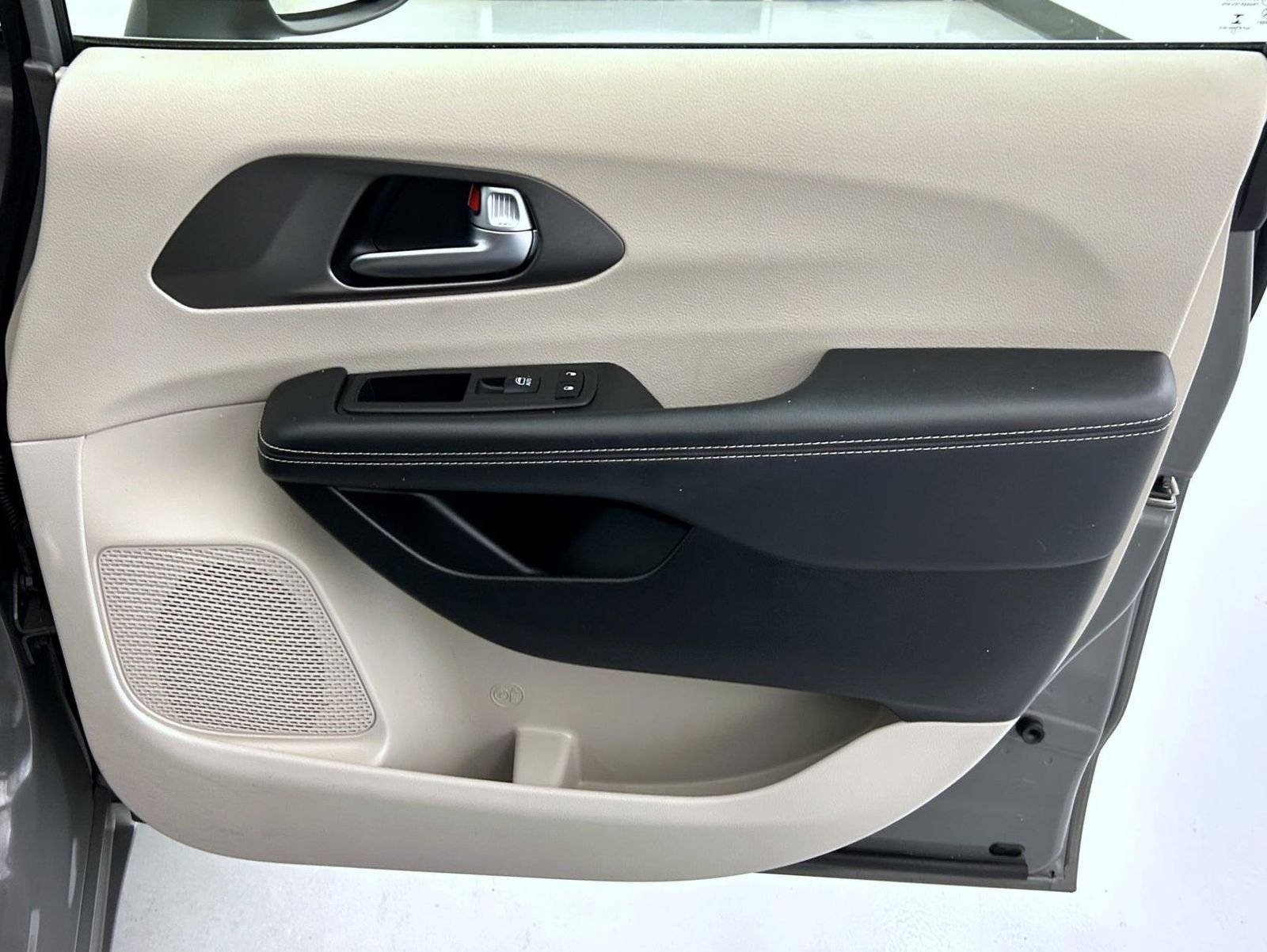 Used 2023 White Chrysler Touring L image 16