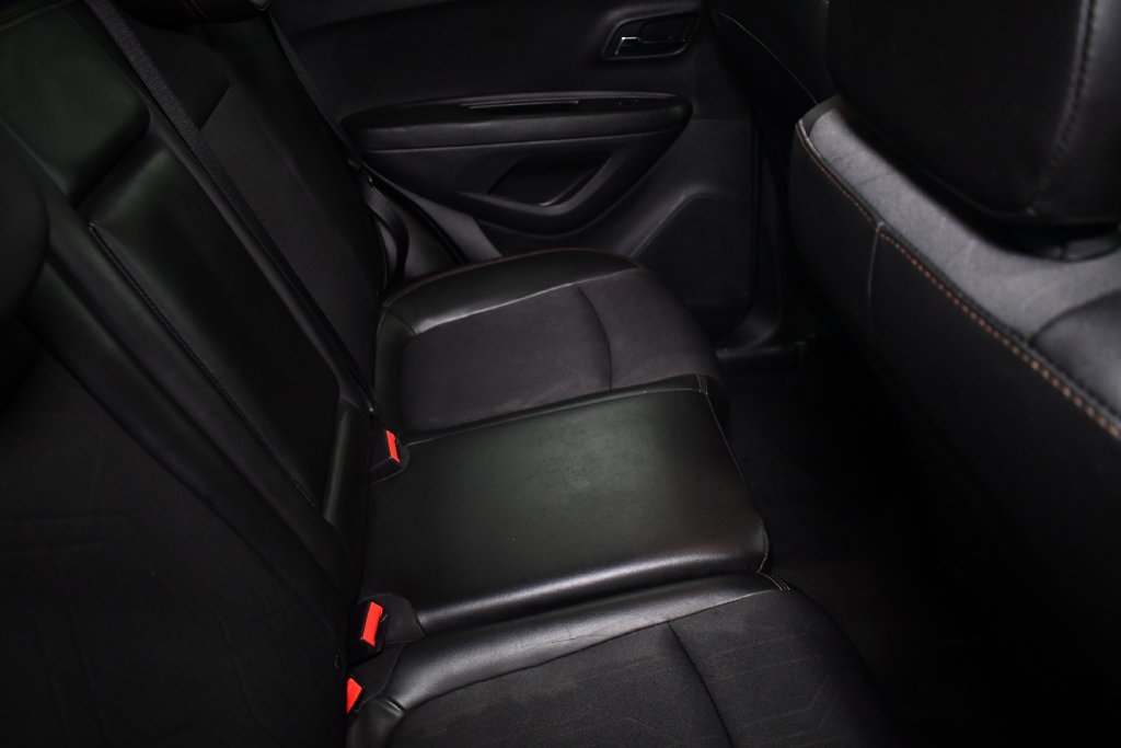 Used 2019 Silver Ice Metallic Chevrolet LT image 31