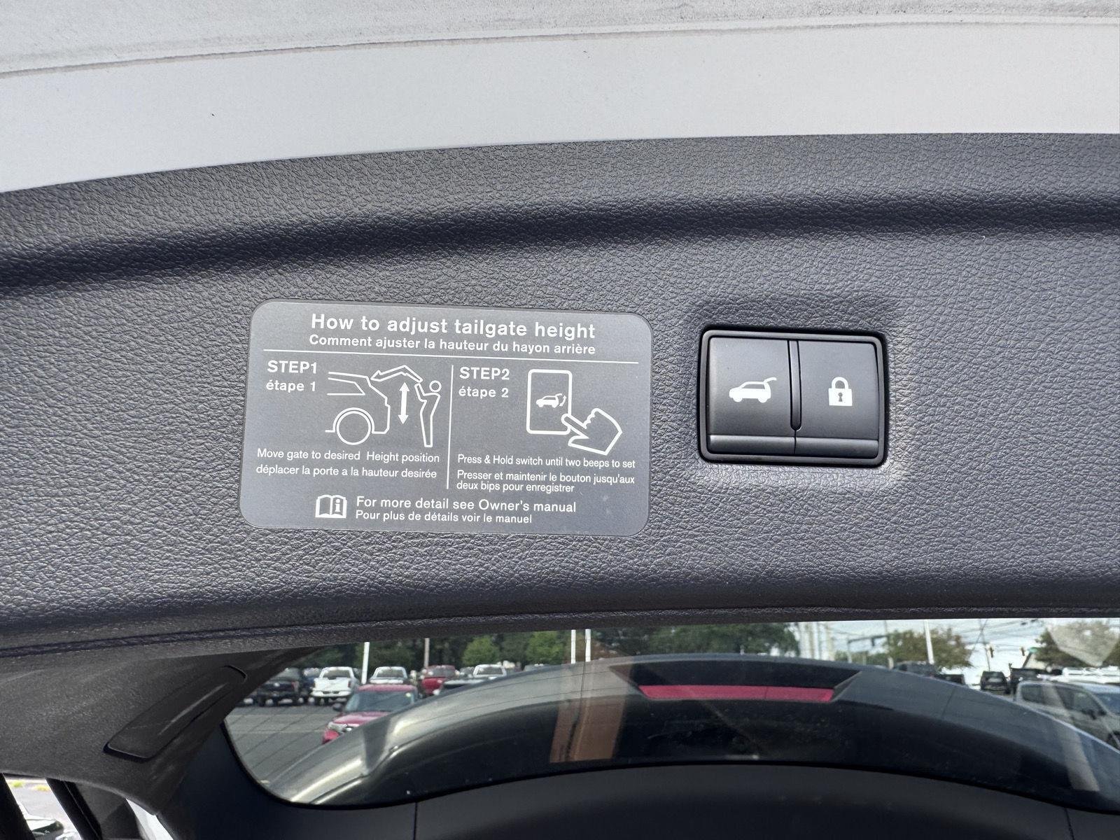 Used 2023 Radiant White INFINITI LUXE image 9
