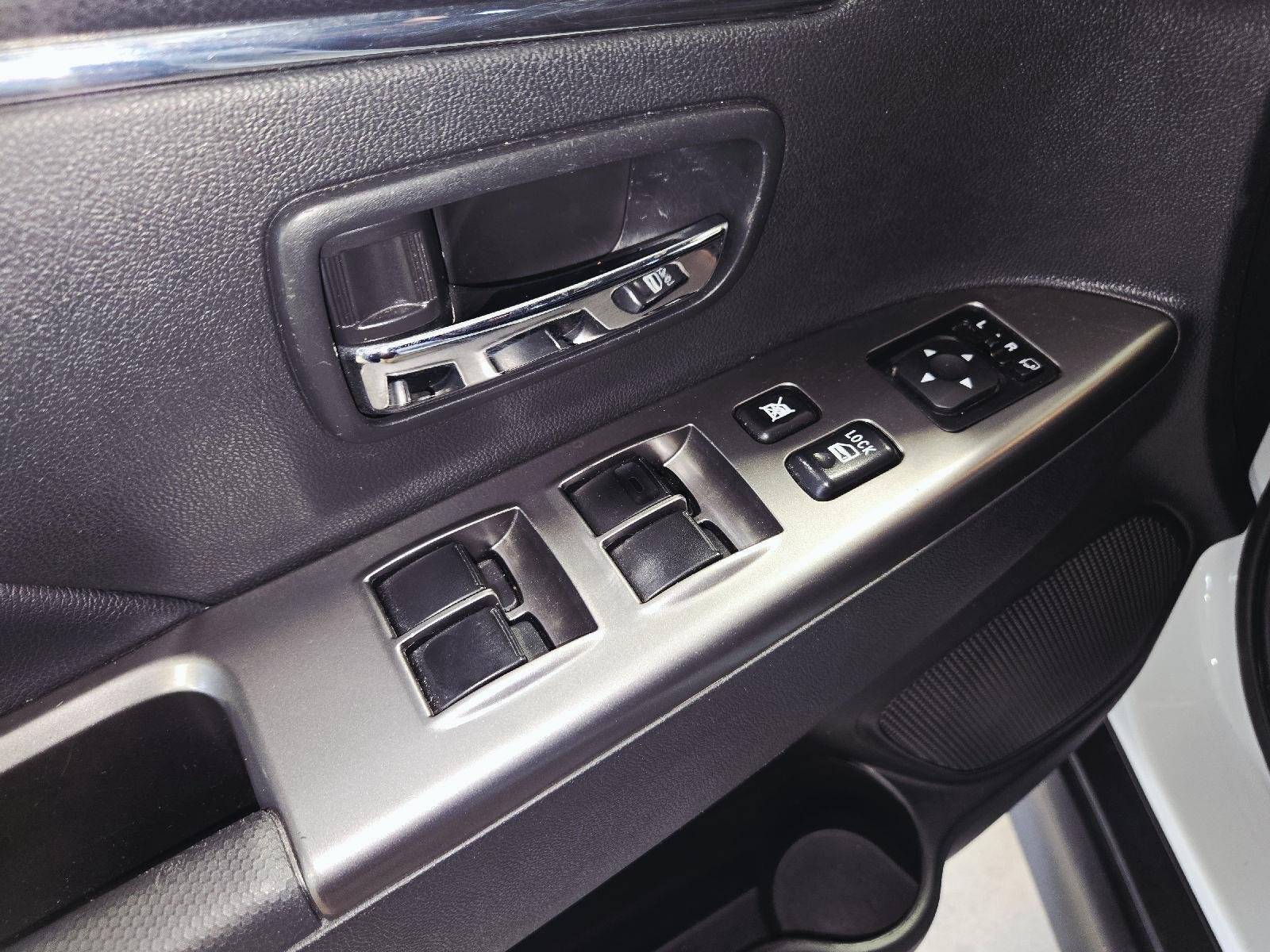 Used 2024 White Diamond Mitsubishi ES image 23