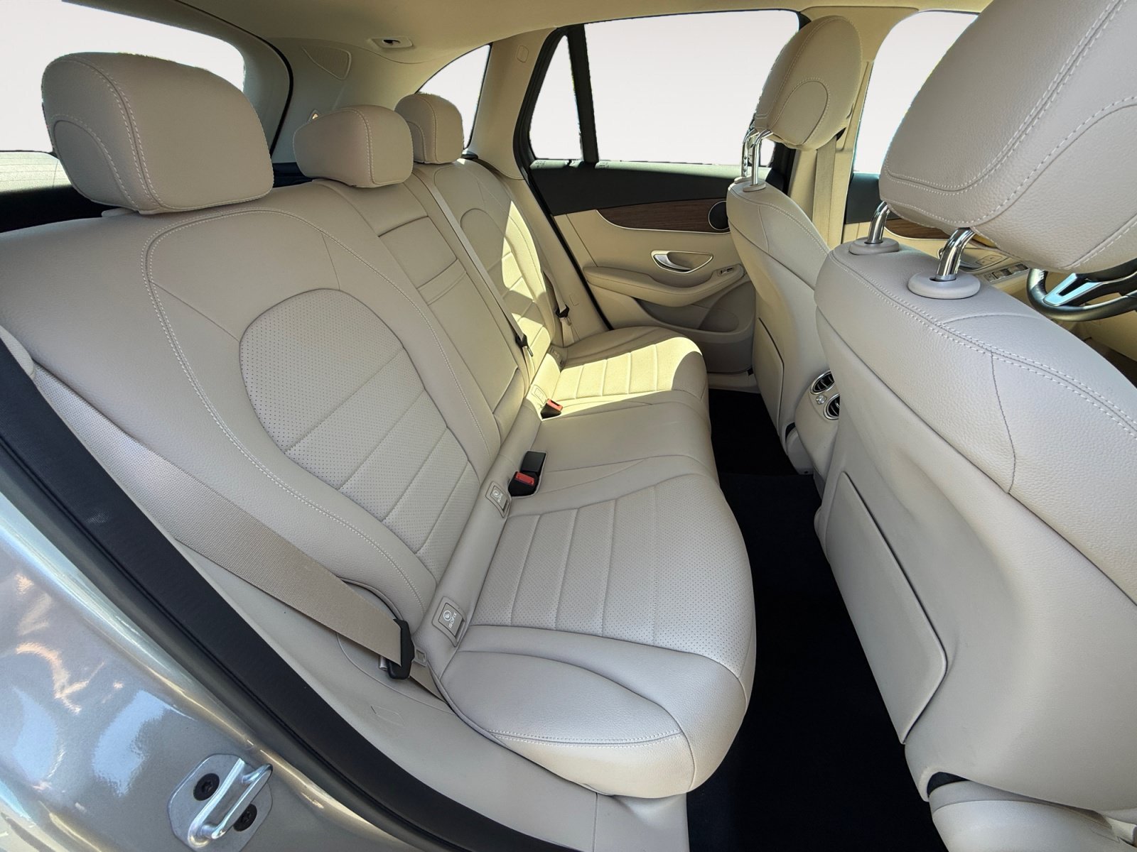 Used 2022 Mojave Silver Metallic Mercedes-Benz GLC 300 image 18
