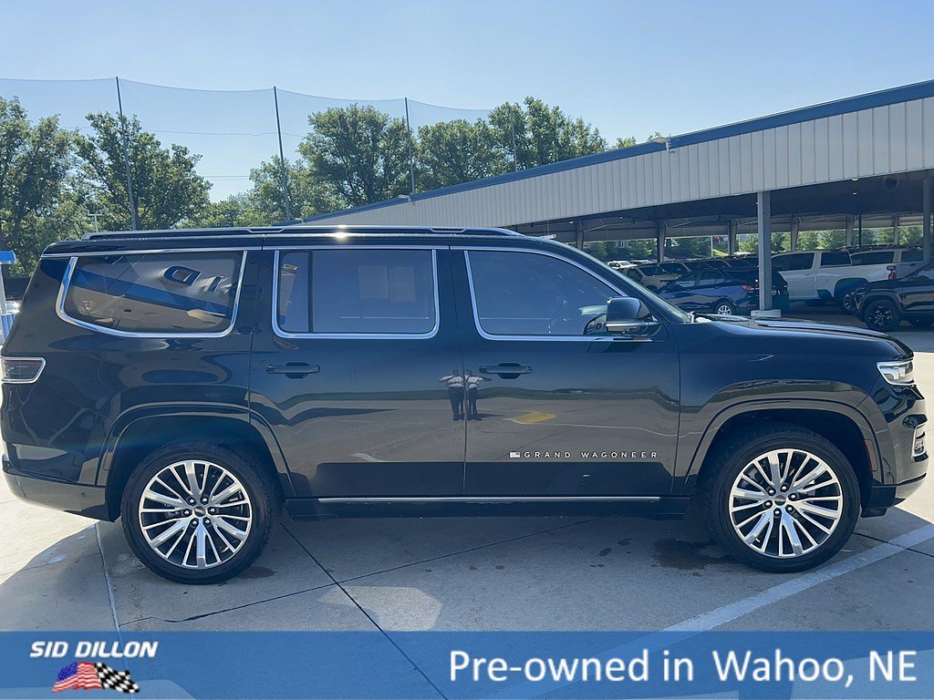 Used 2022 Diamond Black Crystal Pearlcoat Jeep Series III image 6