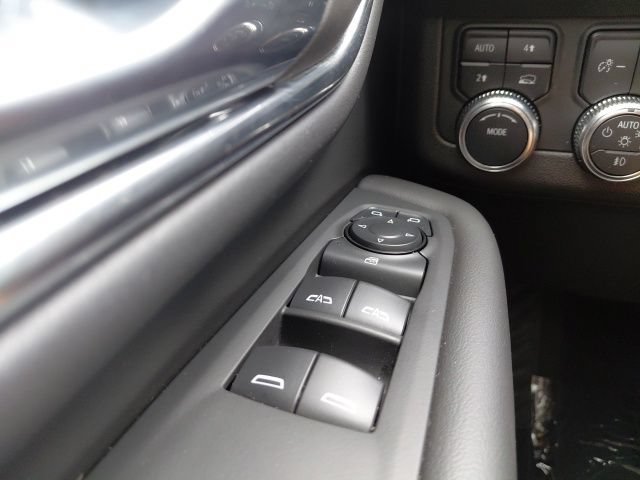 Used 2024 Onyx Black GMC SLE image 20